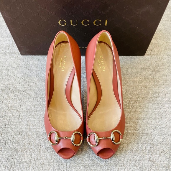 Gucci Hollywood Horsebit Peep Toe Pumps